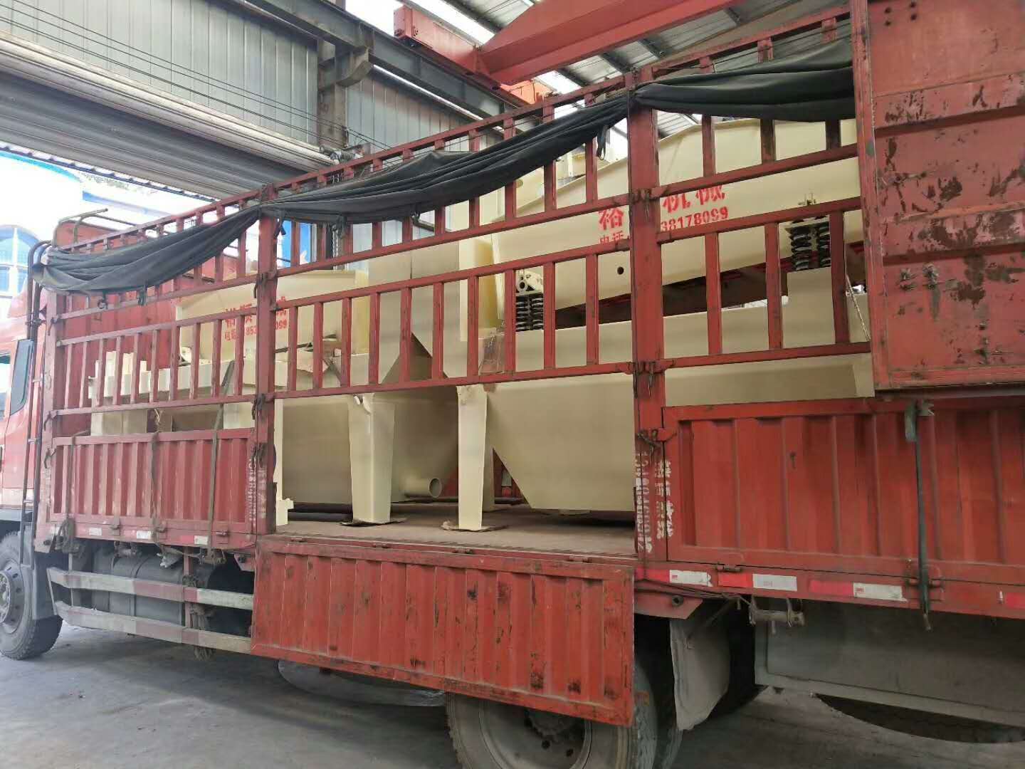 發往湖南婁底漣源的2臺350細砂回收機