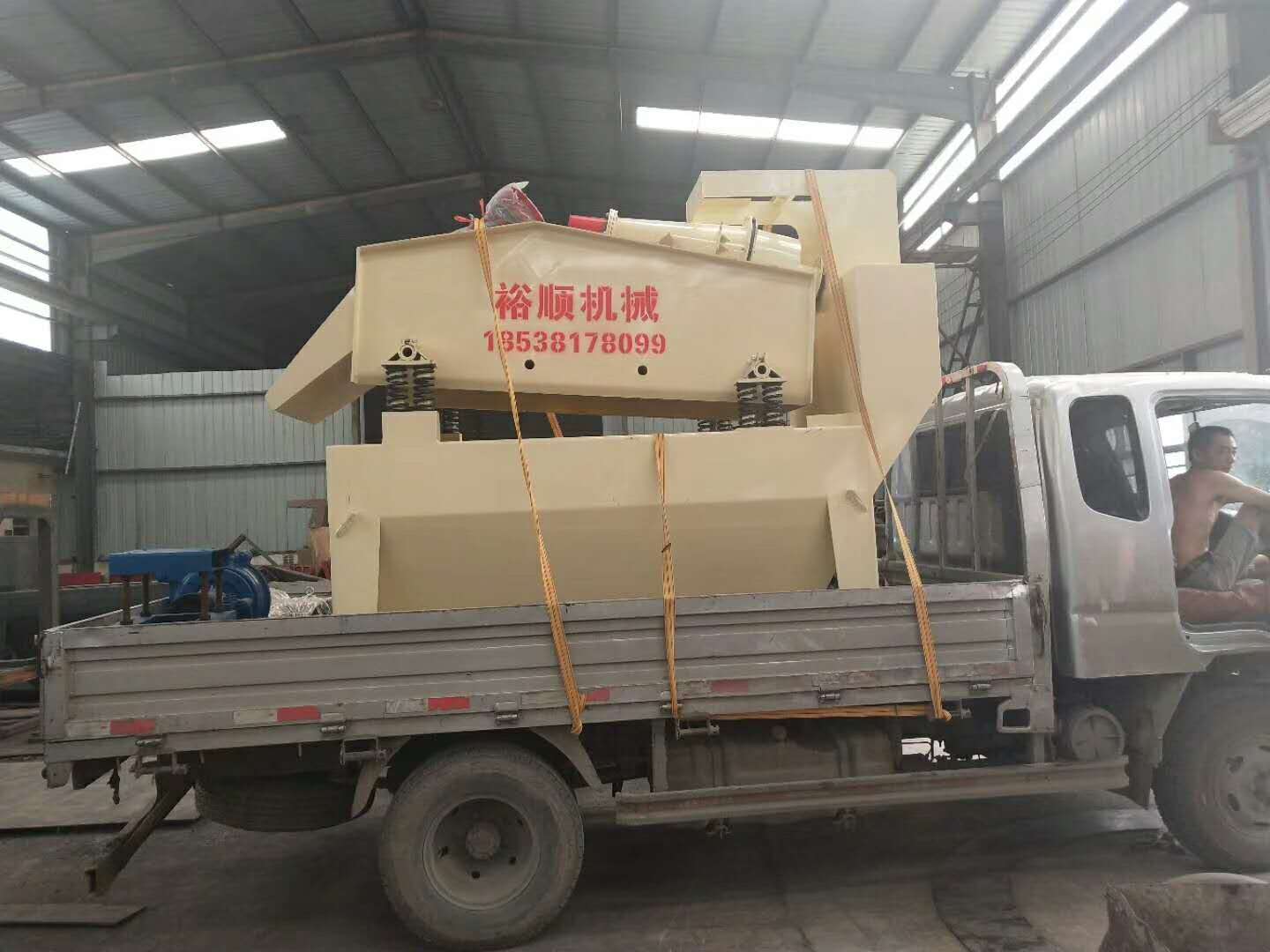 發往周口西華的350型細砂回收機