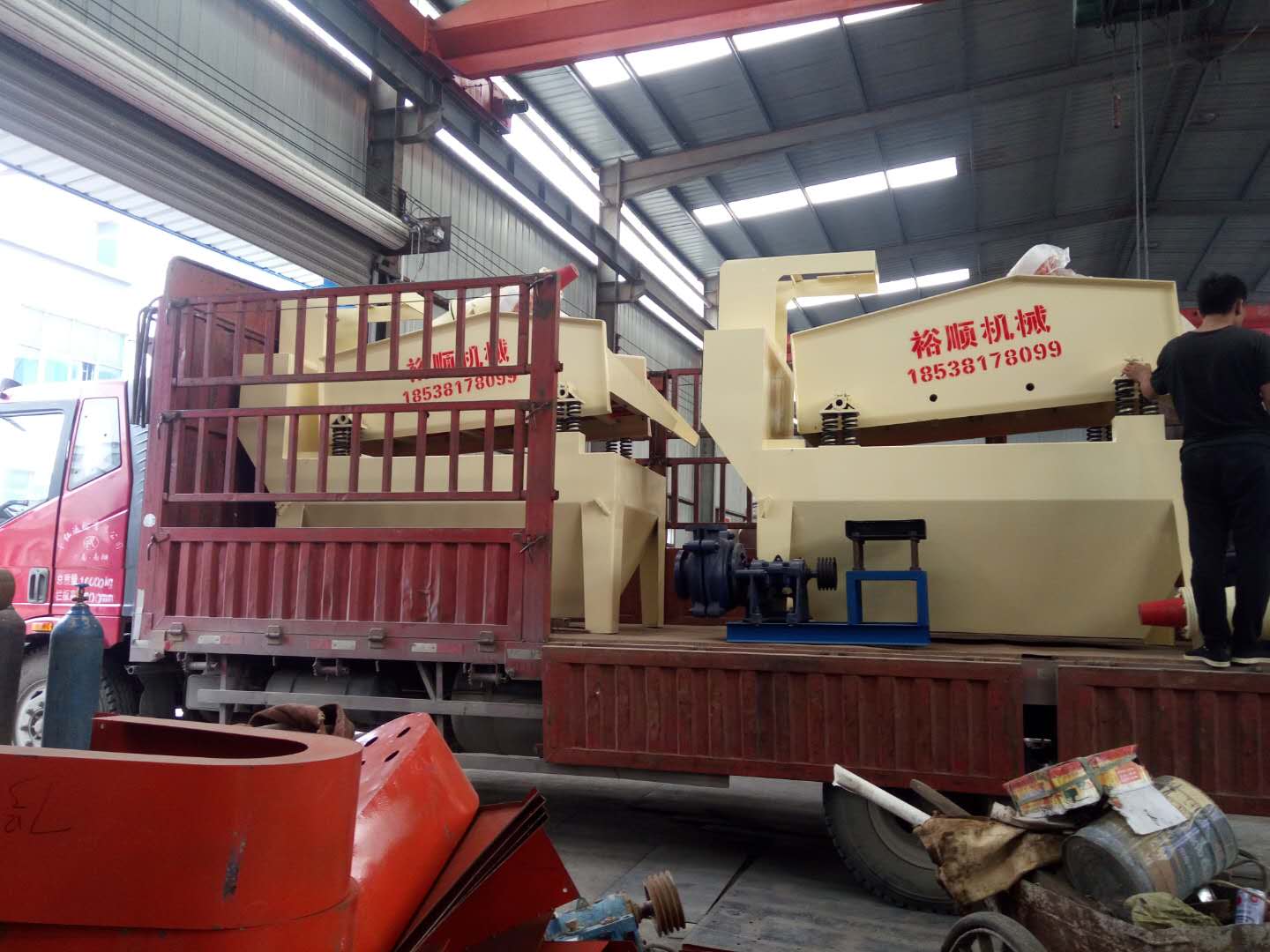 發往南陽的2臺350細砂回收機
