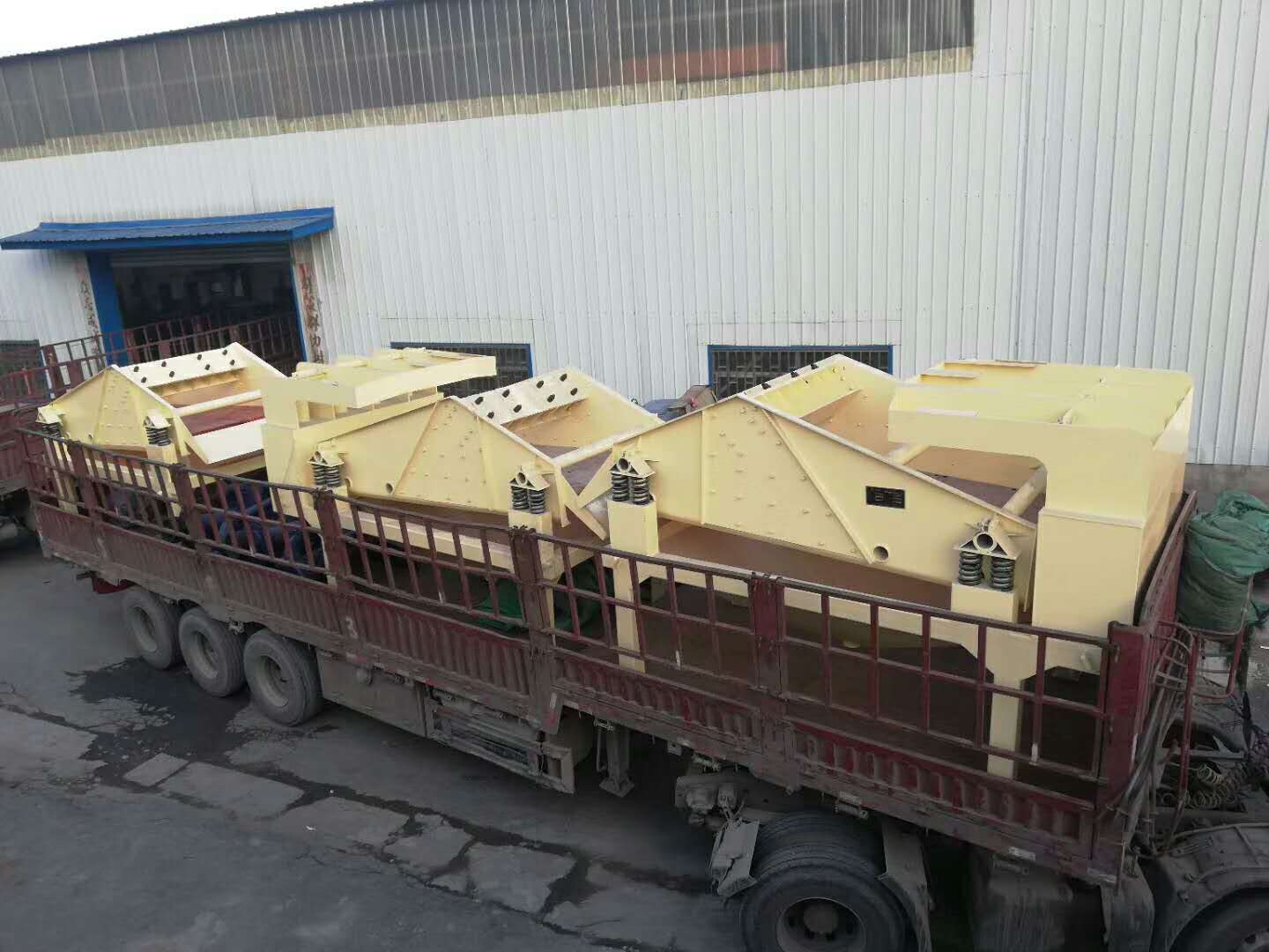 發(fā)往上海明山路橋的產(chǎn)品第一車